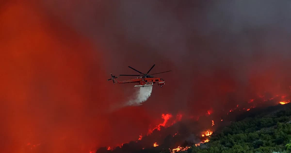 Η πυρκαγιά στη Χαλκιδική βελτιώνεται, νέος συναγερμός αύριο