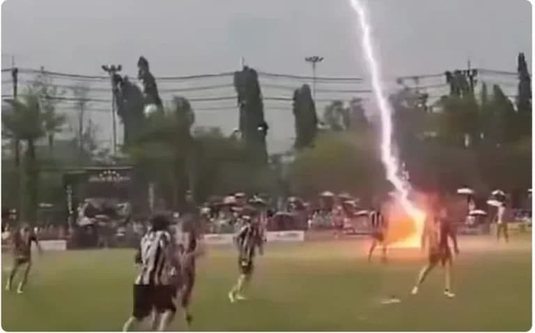 Ο κεραυνός σκοτώνει 24χρονο ποδοσφαιριστή στην Ταϊλάνδη