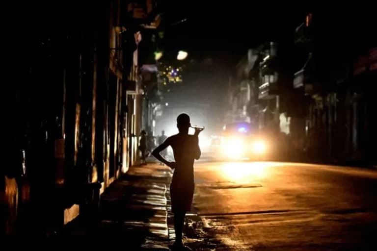 Η διακοπή ρεύματος στην Κούβα άφησε την Αβάνα στο σκοτάδι