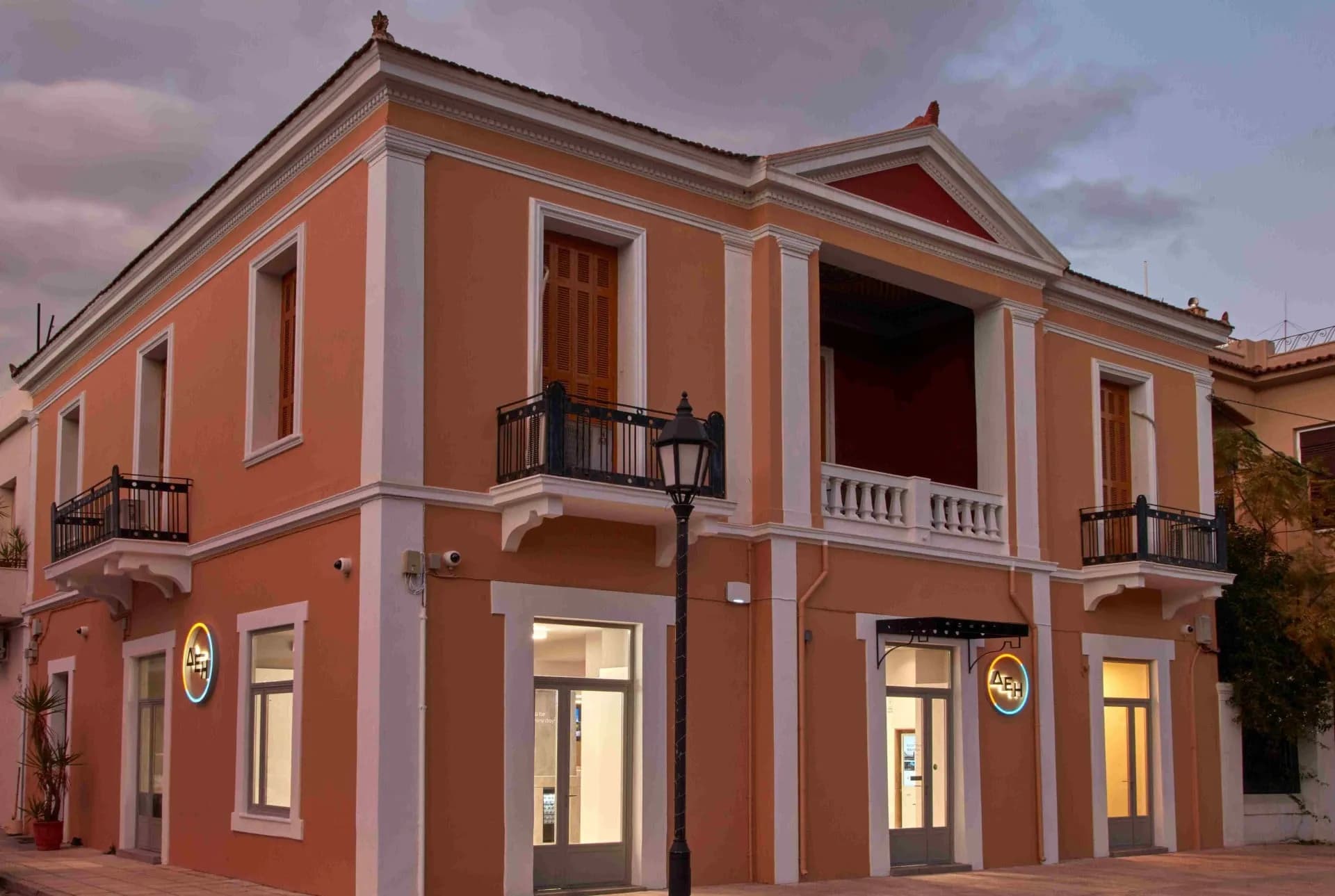 Η ΔΕΗ ξεπερνά τα 100 καταστήματα νέας γενιάς σε όλη την Ελλάδα
