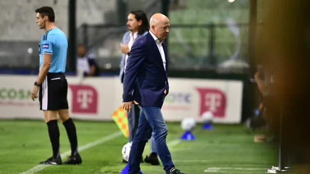 Ο Νίκολιτς εκνευρισμένος μετά το 1-1 ΑΕΚ-Κηφισιά στη Λεωφόρο