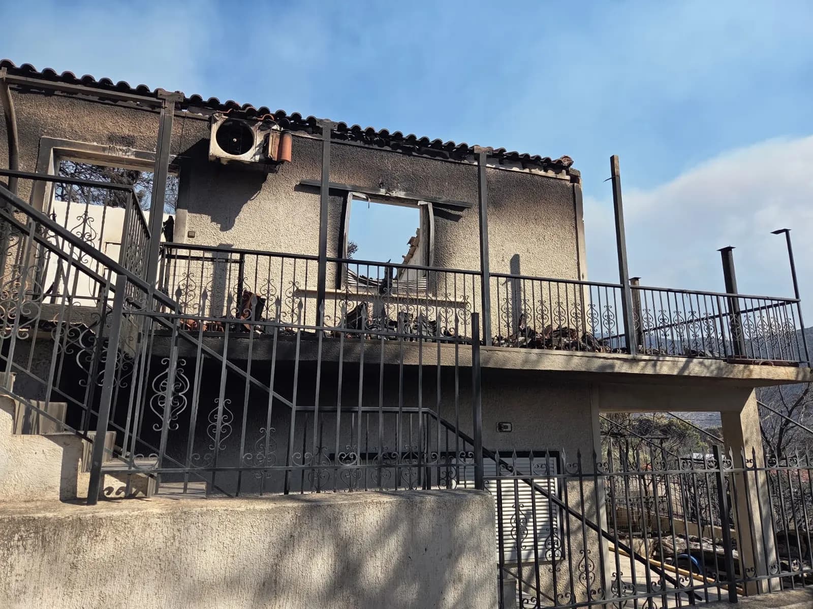 Η καταστροφική φωτιά στον Κιθαιρώνα άφησε πίσω στάχτη