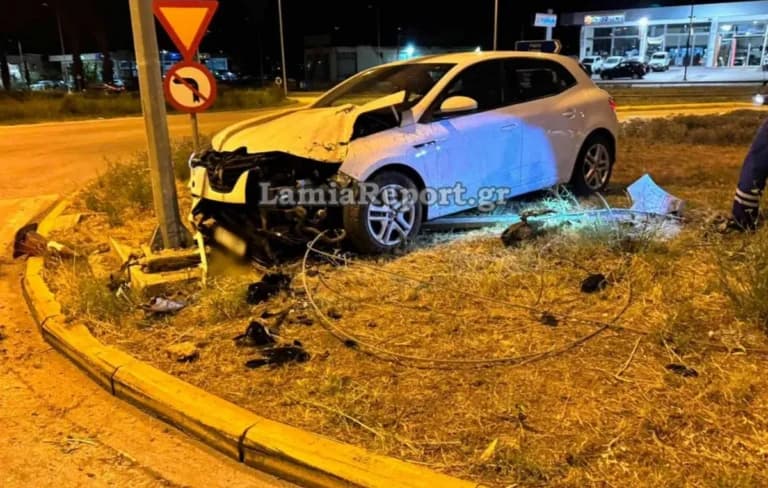 Τροχαίο στη Λαμία: Σώοι δύο νεαροί από σοβαρό ατύχημα