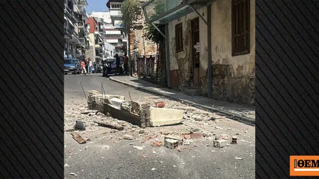 Κατάρρευση μπαλκονιού στην Καβάλα Γλίτωσε οδηγός μηχανής