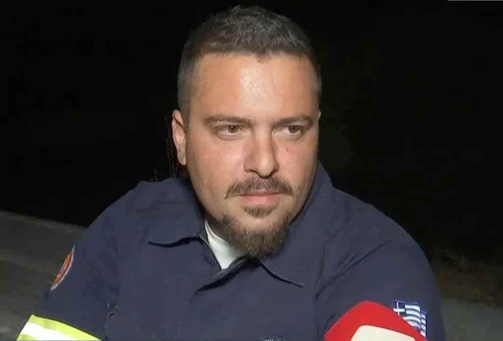 Βίλια: Εθελοντής έσωσε 10 σπίτια, έχασε το δικό του