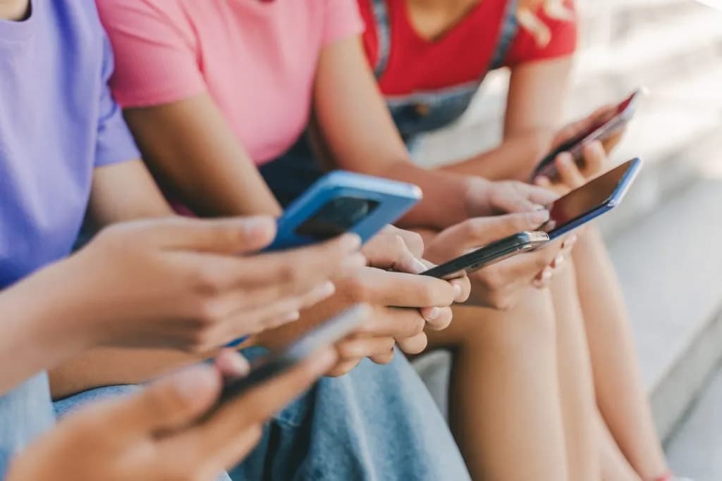 Η αγορά smartphones «βουλιάζει» λόγω έλλειψης μνημών