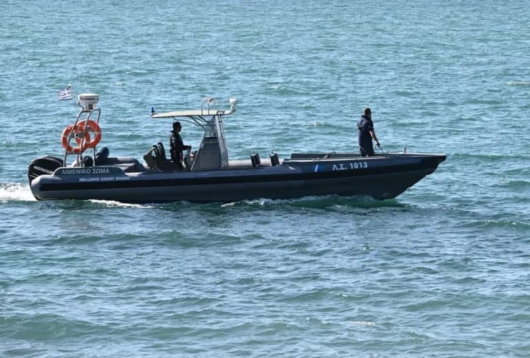 Χαλκιδική: Βυθίστηκε σκάφος με πέντε τουρίστες στη Σίβηρη