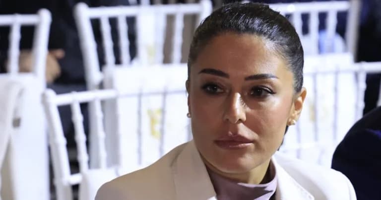 Η Λατινοπούλου δέχθηκε λεκτική επίθεση από Ρομά στην Τήνο