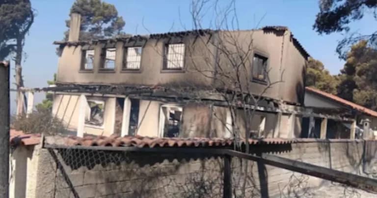 Ο Τάσος Χαλκιάς έχασε το σπίτι του στη φωτιά στο Πόρτο Γερμενό