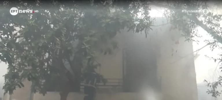 Φωτιά στη Θεσσαλονίκη: Κτίριο τυλίχθηκε στις φλόγες