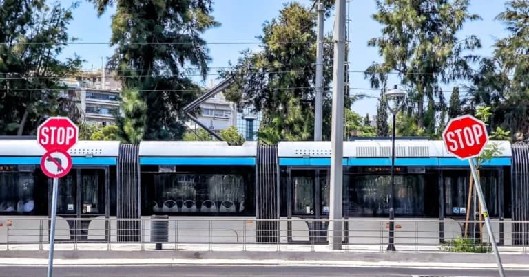 Το Τραμ Αθήνας αυξάνει τα δρομολόγια από τη Δευτέρα