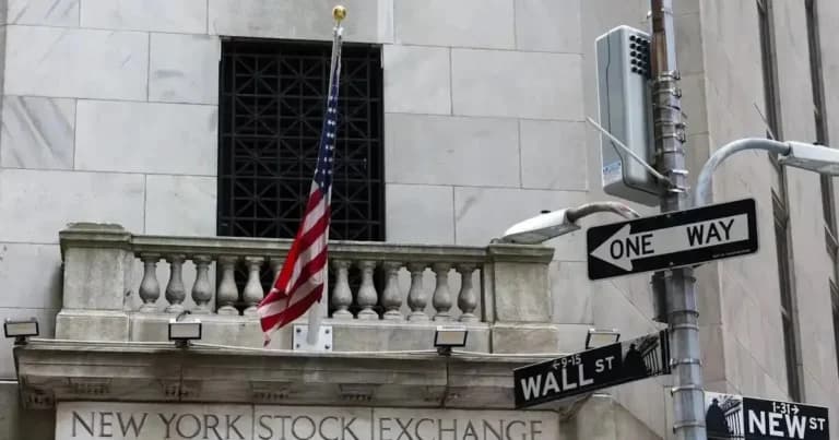 Ο υψηλός πληθωρισμός στις ΗΠΑ ρίχνει τη Wall Street
