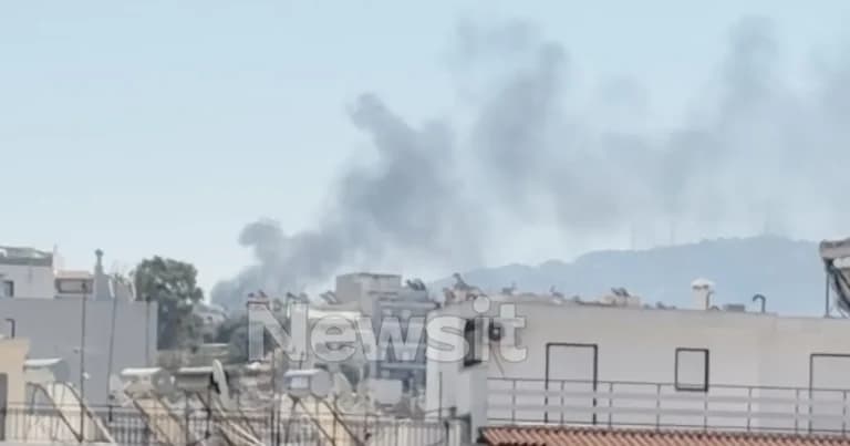 Φωτιά σε πάρκινγκ πολυκατοικίας στο Ψυχικό Αττικής