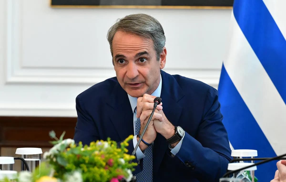 Ο Μητσοτάκης θρηνεί για τη σύγκρουση ελικοπτέρων στην Ψάθα