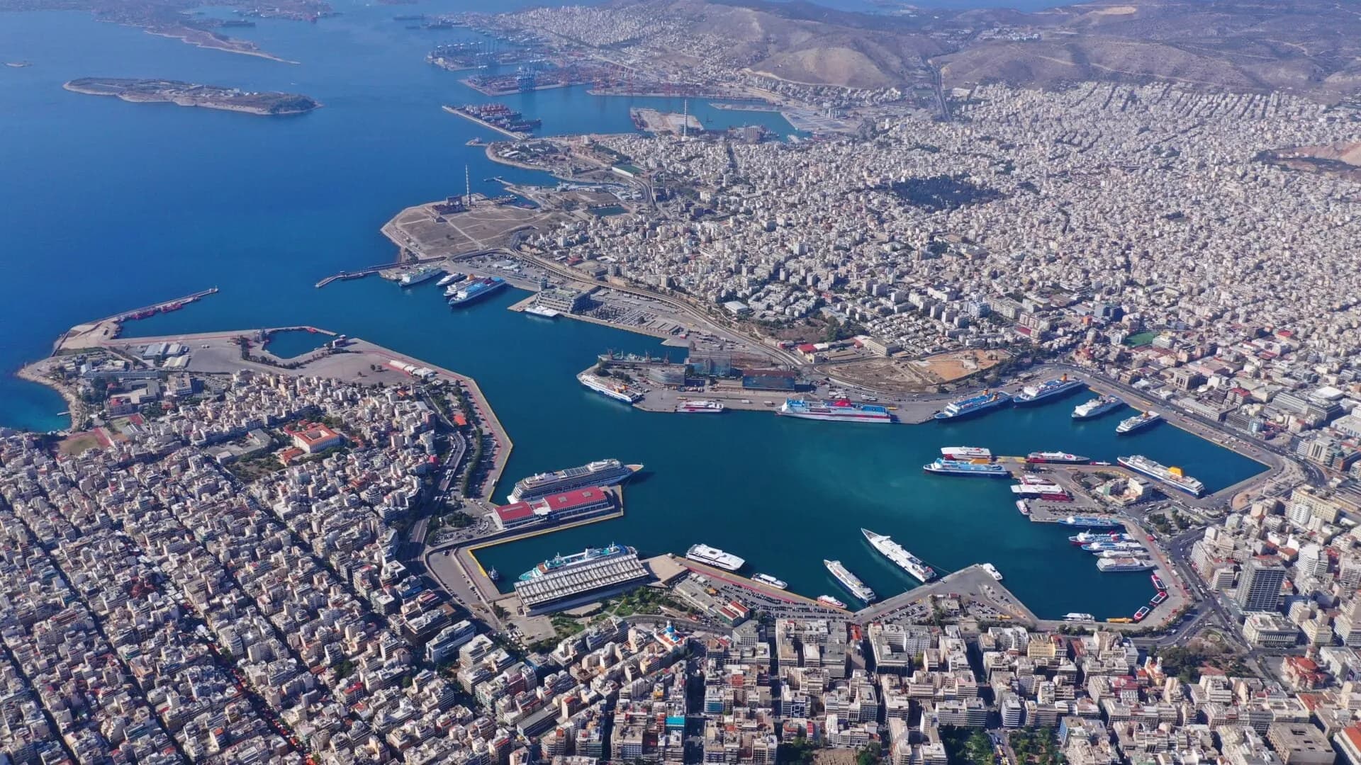 Το λιμάνι του Πειραιά σημειώνει αύξηση στα εμπορευματοκιβώτια