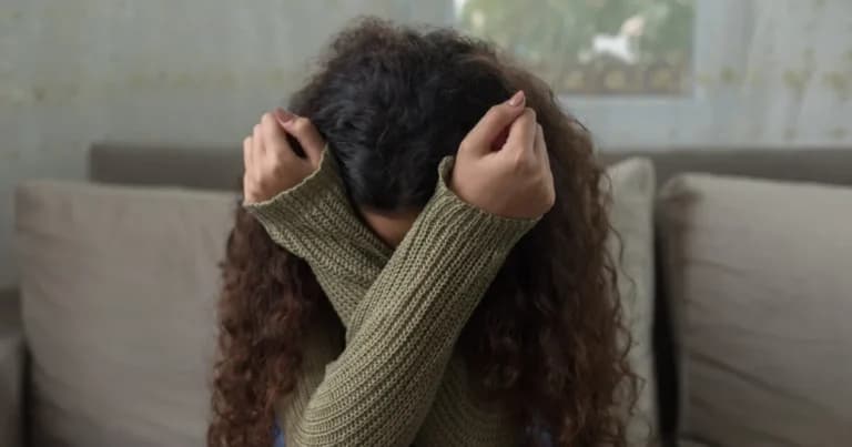Καταγγελία βιασμού 16χρονης στη Θήβα από δύο νεαρούς