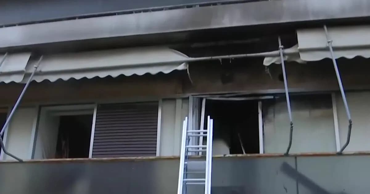 Φωτιά σε διαμέρισμα στη Νέα Σμύρνη: Πανικός στους ενοίκους