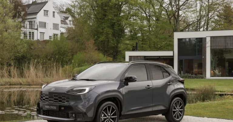 Η Toyota σημειώνει ρεκόρ πωλήσεων σε ηλεκτρικά οχήματα