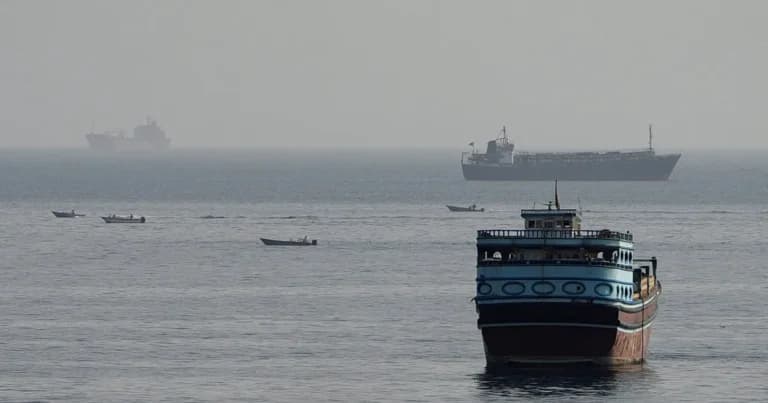 Πλοίο δέχθηκε επίθεση στα ανοικτά του Ομάν ασφαλές το πλήρωμα