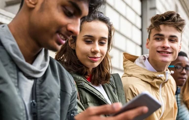 Η Gen Z αποταμιεύει λιγότερο από κάθε γενιά