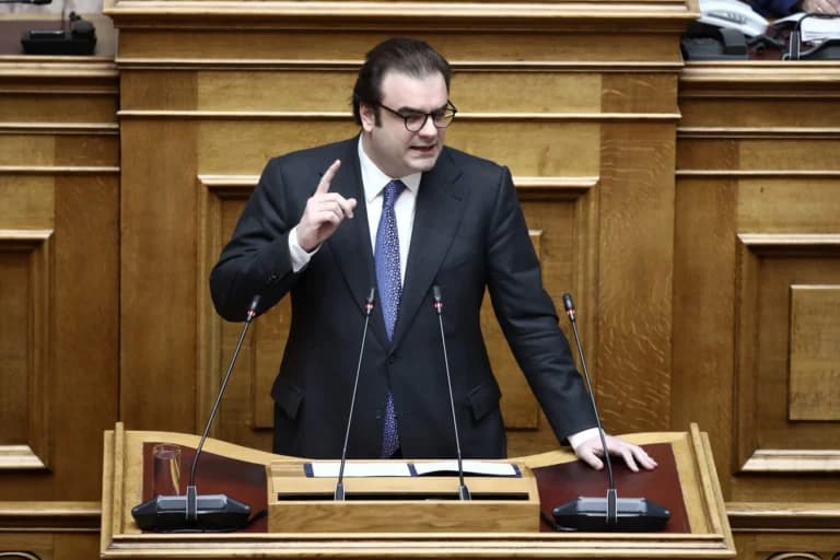 Ο Πιερρακάκης ανακοινώνει οικονομικά μέτρα για τον Σεπτέμβριο
