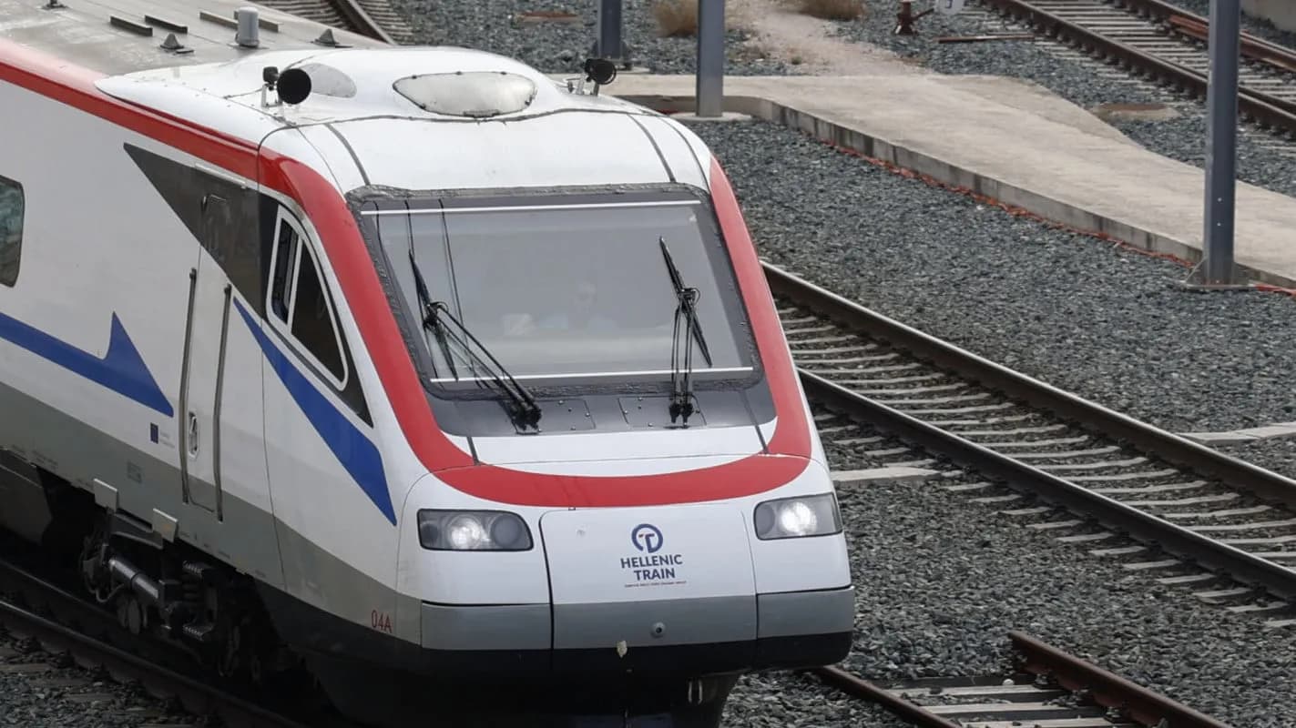 Διεκόπη ο Προαστιακός Πάτρας λόγω οχήματος στη γραμμή