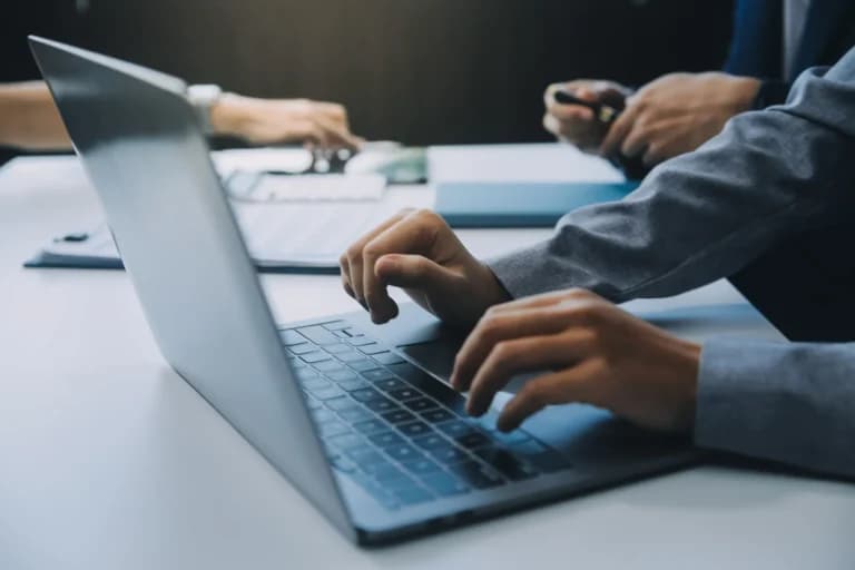 Η τεχνητή νοημοσύνη αλλάζει την παρακολούθηση εργαζομένων