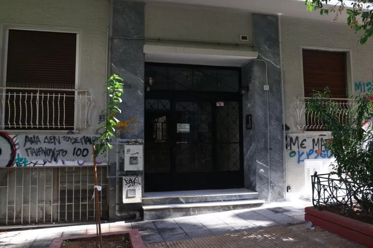 Το βρέφος στην Κυψέλη είχε πάνω από 10 μαχαιριές στην πλάτη