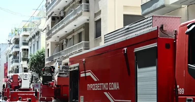 Φωτιά στο Ελληνικό: κινητοποίηση σε γκαράζ πολυκατοικίας