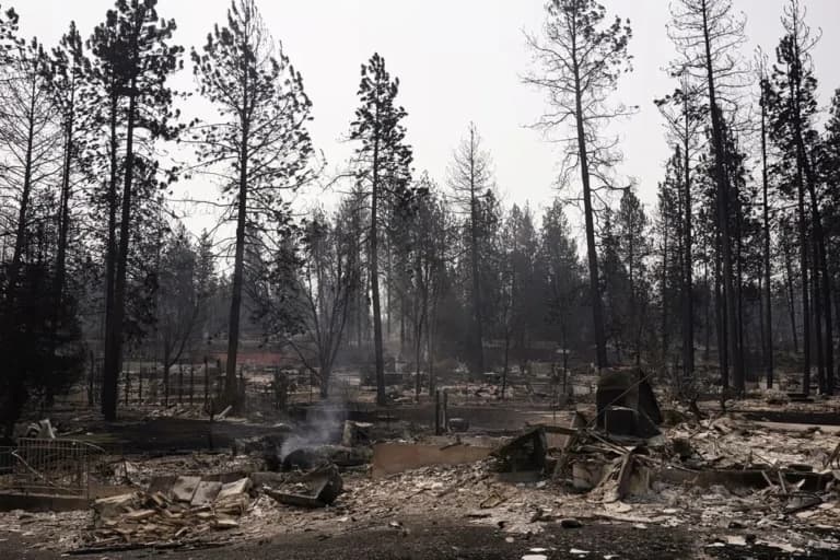 Ανεξέλεγκτες πυρκαγιές στην Ουάσινγκτον, 60.000 εκκενώσεις