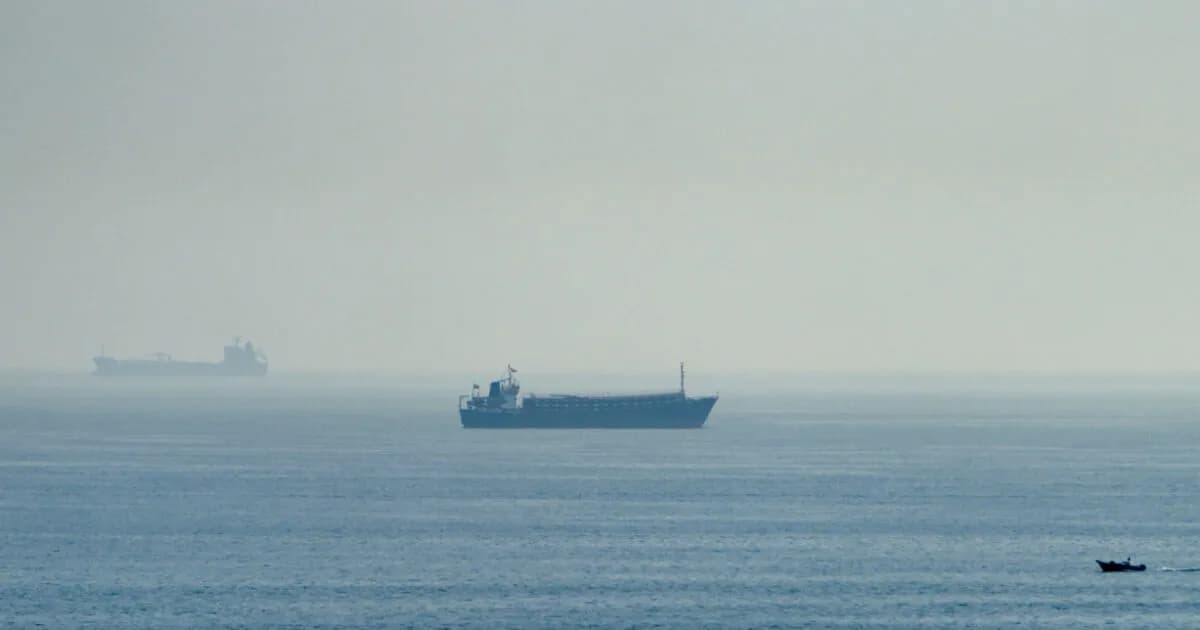 Εκρήξεις στο νησί Κεσμ: Συναγερμός στα Στενά Ορμούζ