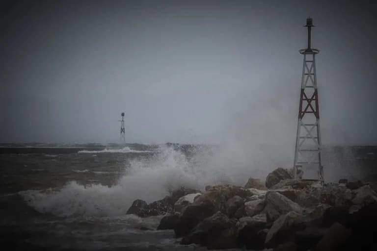 Καιρός: Ισχυροί άνεμοι έως 9 μποφόρ σήμερα Σάββατο