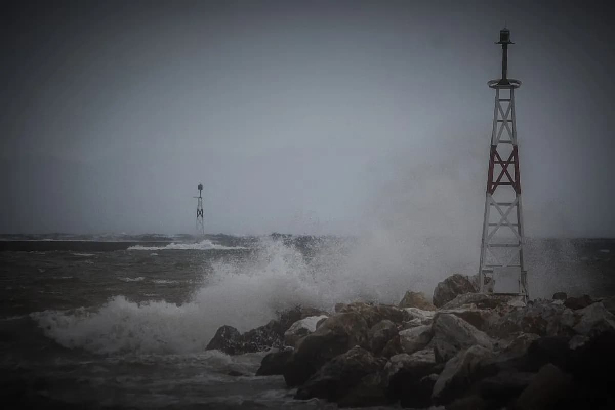 Καιρός: Ισχυροί άνεμοι έως 9 μποφόρ σήμερα Σάββατο