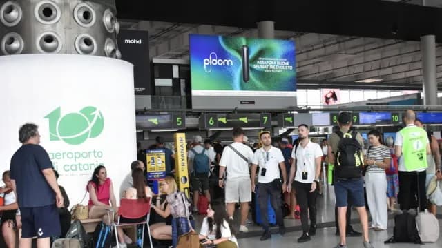 Λειτουργεί ξανά το αεροδρόμιο της Κατάνια μετά την Αίτνα