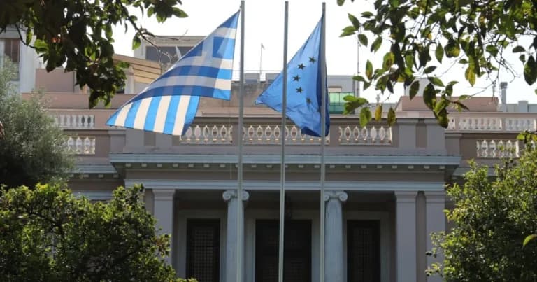 Η κόντρα ΠΑΣΟΚ-κυβέρνησης για Στουρνάρα και Ακρίτα κλιμακώνεται