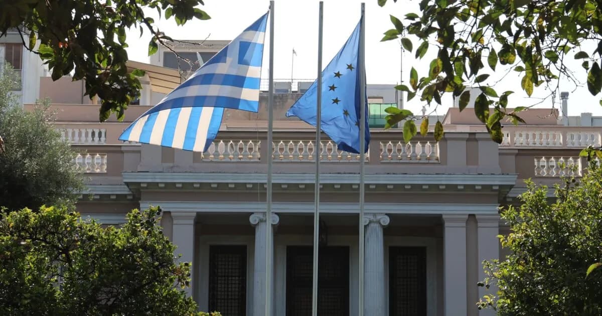 Η κόντρα ΠΑΣΟΚ-κυβέρνησης για Στουρνάρα και Ακρίτα κλιμακώνεται