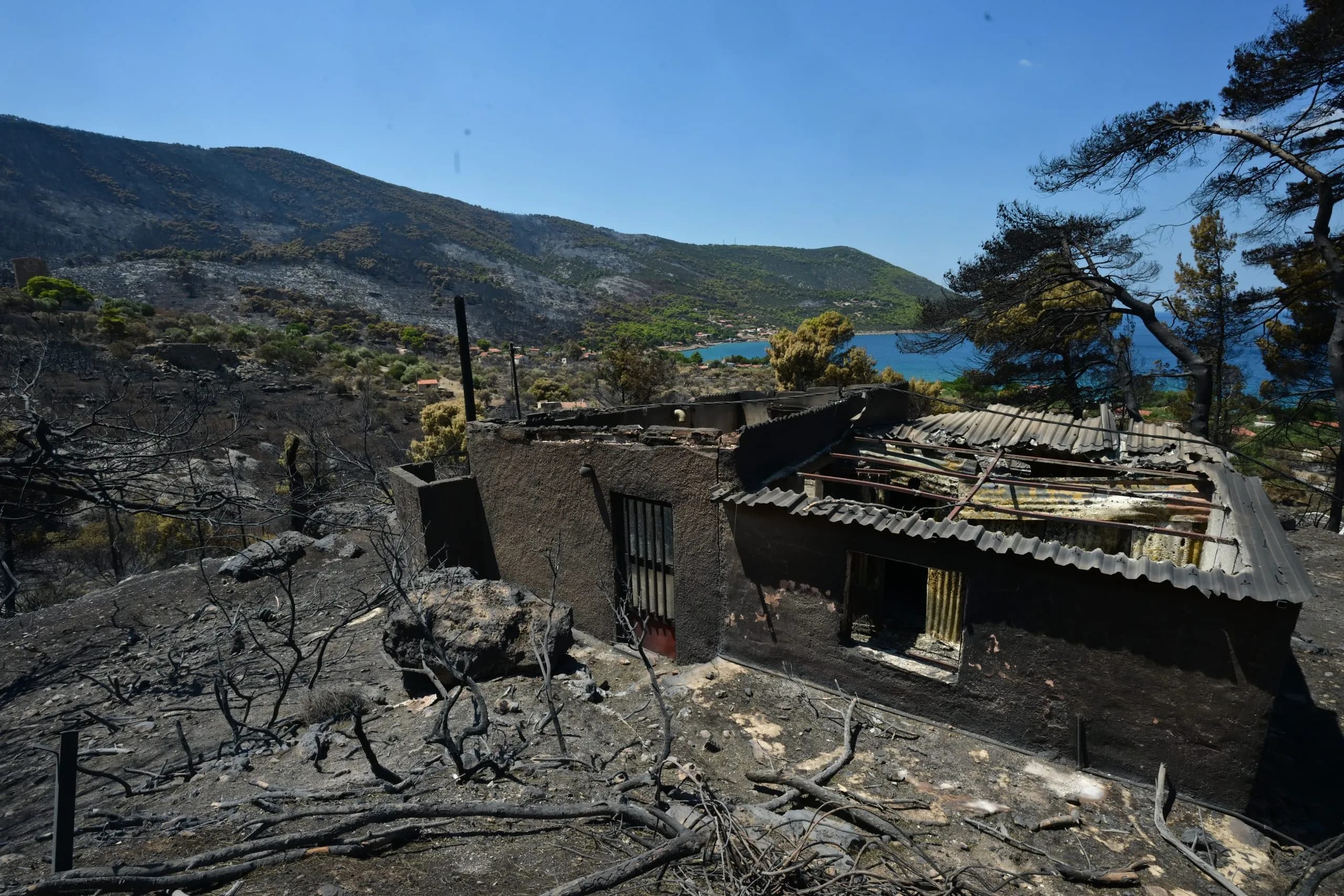 Οι πυρόπληκτοι της Δυτικής Αττικής περιμένουν αποζημιώσεις