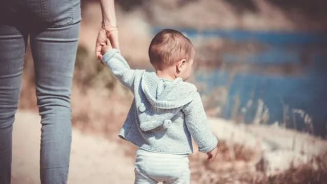Το επίδομα 150 ευρώ ανά παιδί πληρώνεται μέσα στον Αύγουστο