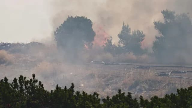 Οι άνεμοι εξασθενούν στην πυρκαγιά της Αττικοβοιωτίας