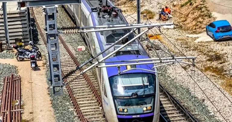 Τραγωδία στα Μέγαρα: Γυναίκα παρασύρθηκε από τρένο