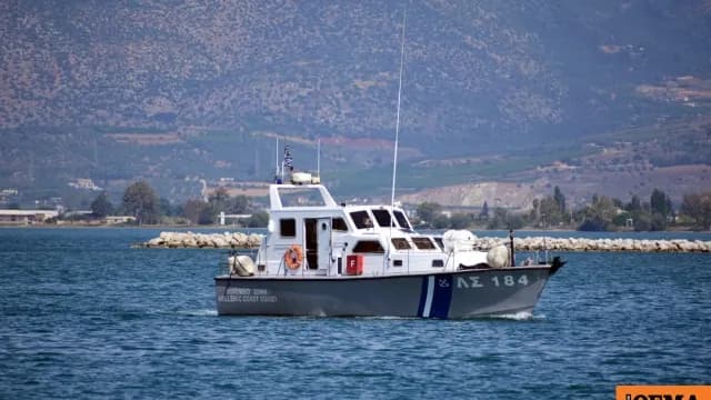 Σύγκρουση θαλαμηγού με σκάφη στο λιμάνι της Αίγινας