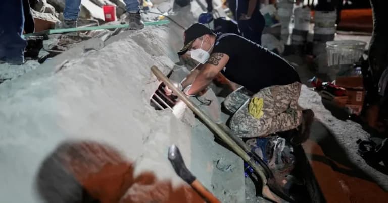 Ο σεισμός στην Κολομβία σκόρπισε θάνατο και ελπίδα
