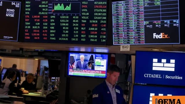 Η Wall Street έκλεισε με απώλειες μετά τα στοιχεία λιανικής