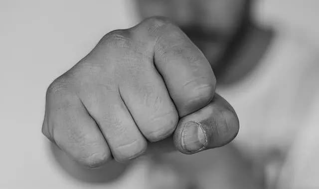 Διαρρήκτες και αστυνομικοί έμειναν εγκλωβισμένοι στα Εξάρχεια