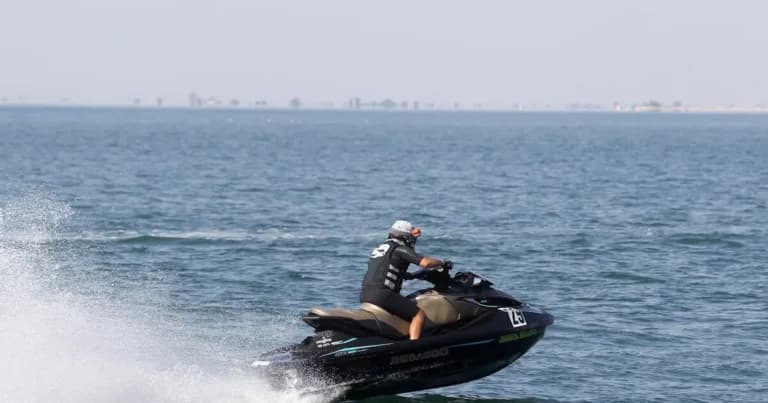 Σύλληψη πατέρα για τζετ σκι σε ανήλικο στη Χαλκιδική