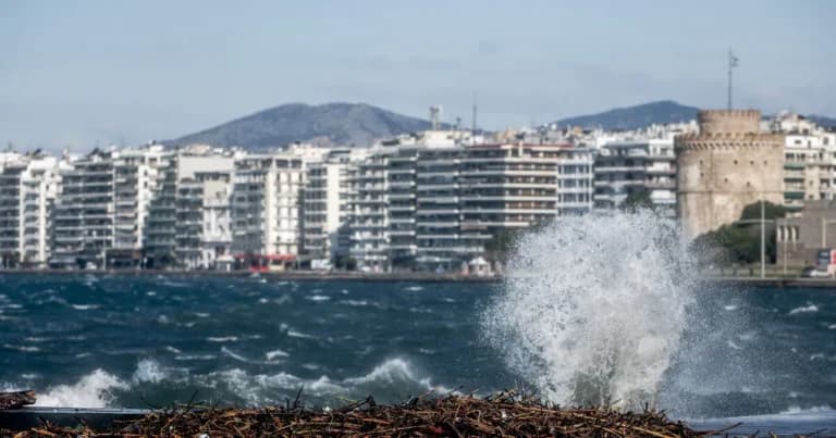 Ισχυροί άνεμοι και πυρκαγιές: Η προειδοποίηση για αύριο