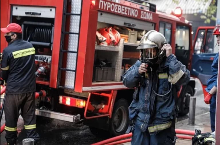 Η φωτιά σε σπίτι στα Μοιραίικα Αχαΐας αφήνει αναίσθητο 63χρονο