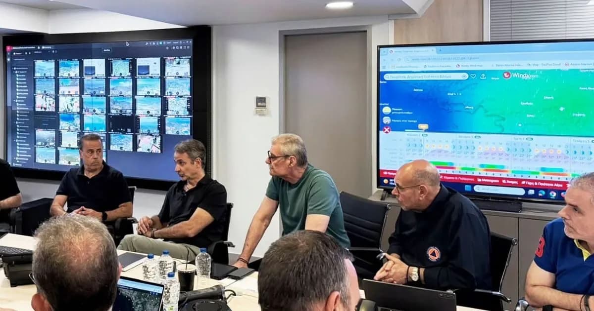Ο Μητσοτάκης στο Συντονιστικό για τη φωτιά στο Πόρτο Γερμενό