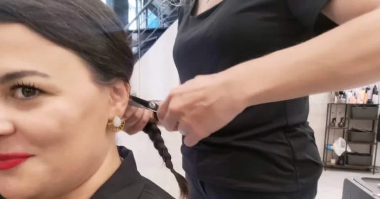 Η δήμαρχος Λειψών κάνει δωρεά μαλλιών στο Άλμα Ζωής