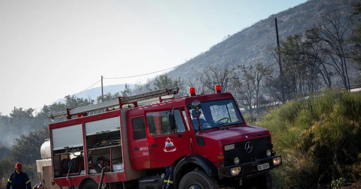 Οι πυρκαγιές σε Καλαμάτα και Αγρίνιο εν εξελίξει